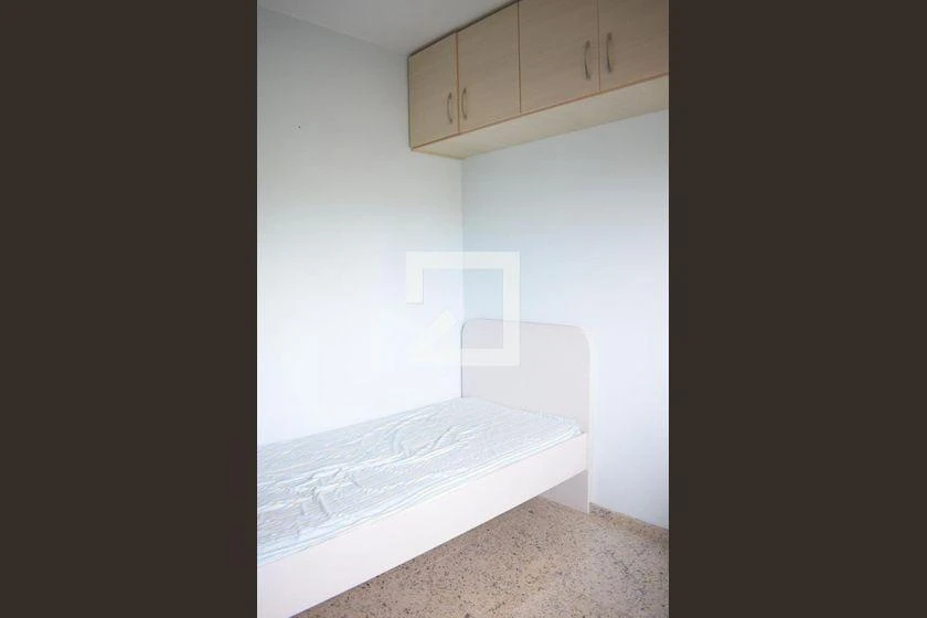 3-bedroom house with a walk-in closet in Curitiba — photo 22