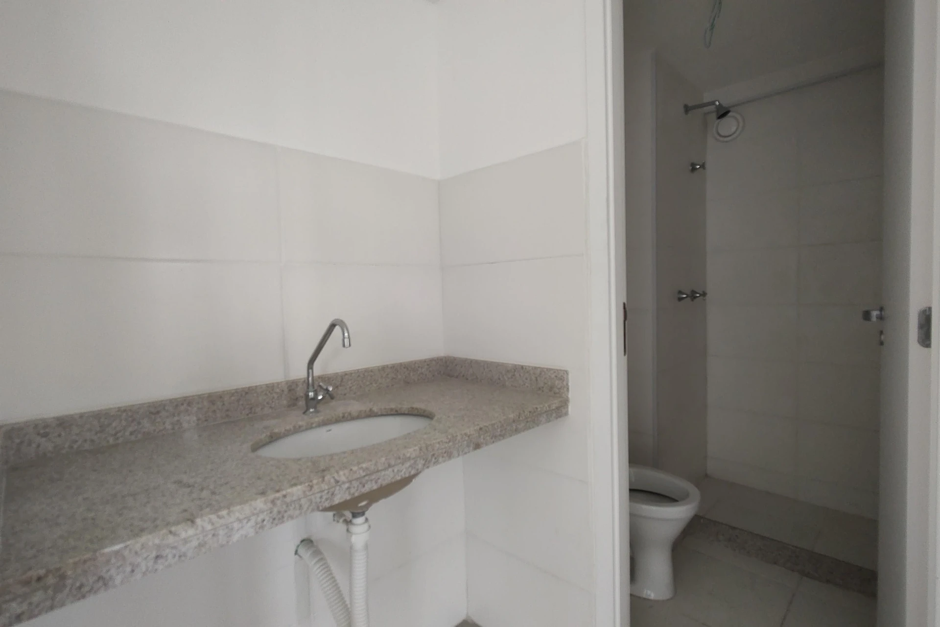 1-bedroom apartment with an open-plan kitchen and parking — photo 37