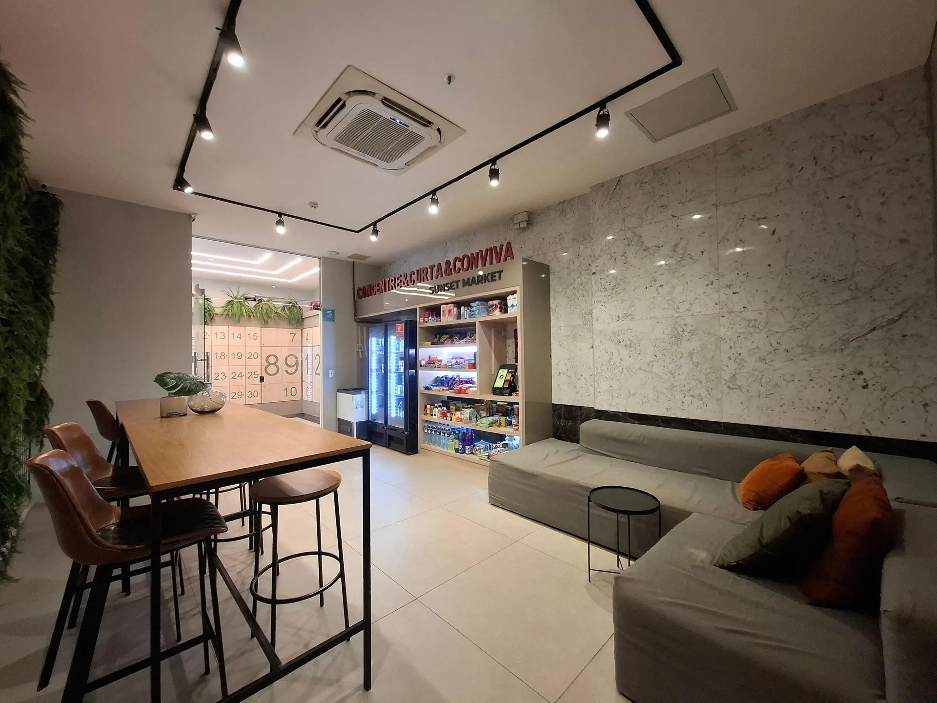 1-bedroom apartment with en-suite and no parking — photo 4