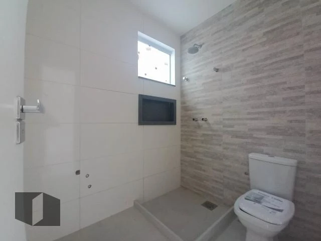 House with 4 bedrooms and 5 bathrooms, 2 parking spaces — photo 23