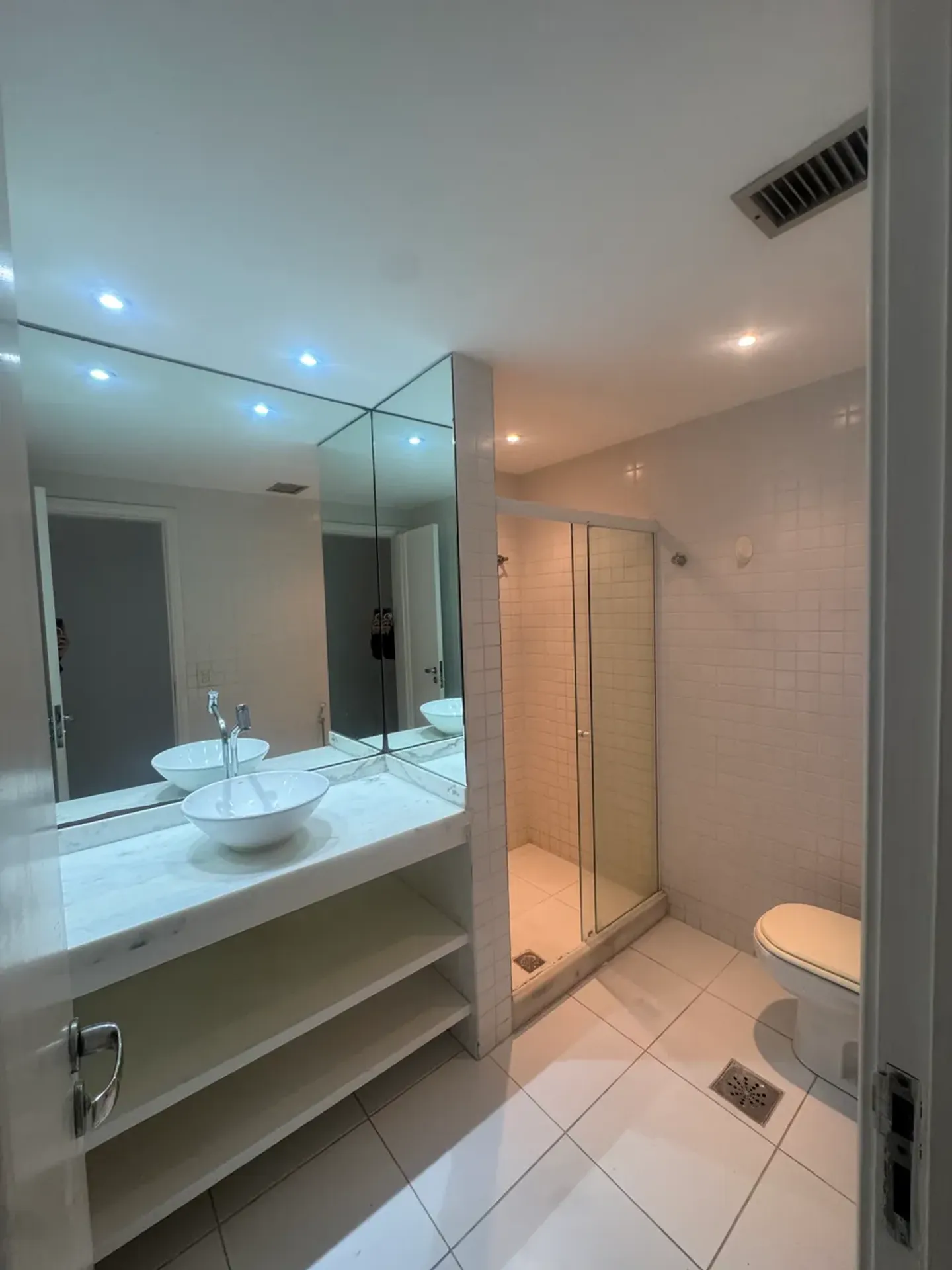 Apartamento de 2 quartos com varanda de vidro — photo 9