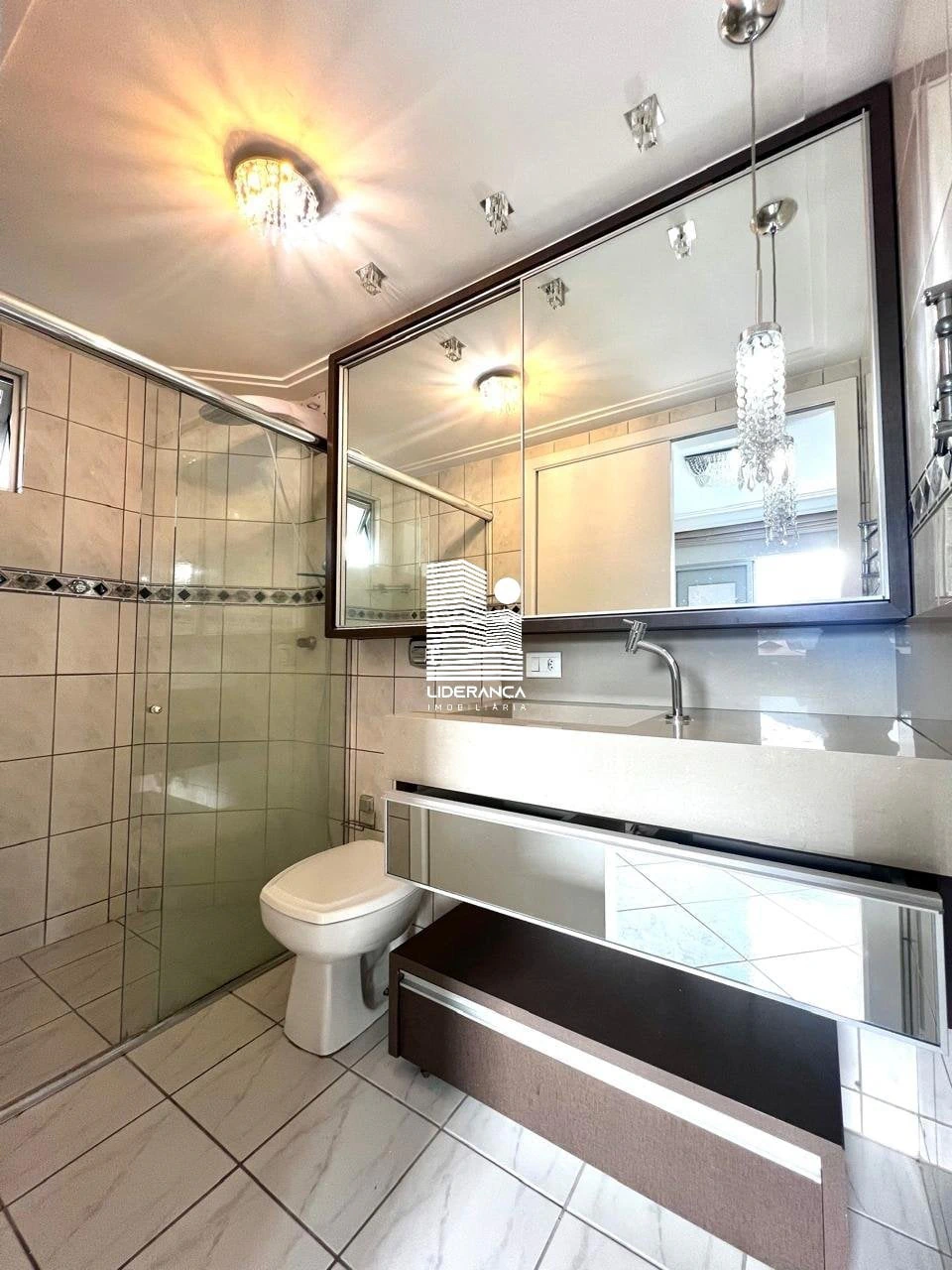 Furnished apartment, 125 m², with a glass-enclosed balcony — photo 8