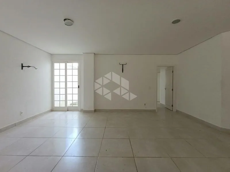Furnished house, 222 m², with a bathtub — photo 37