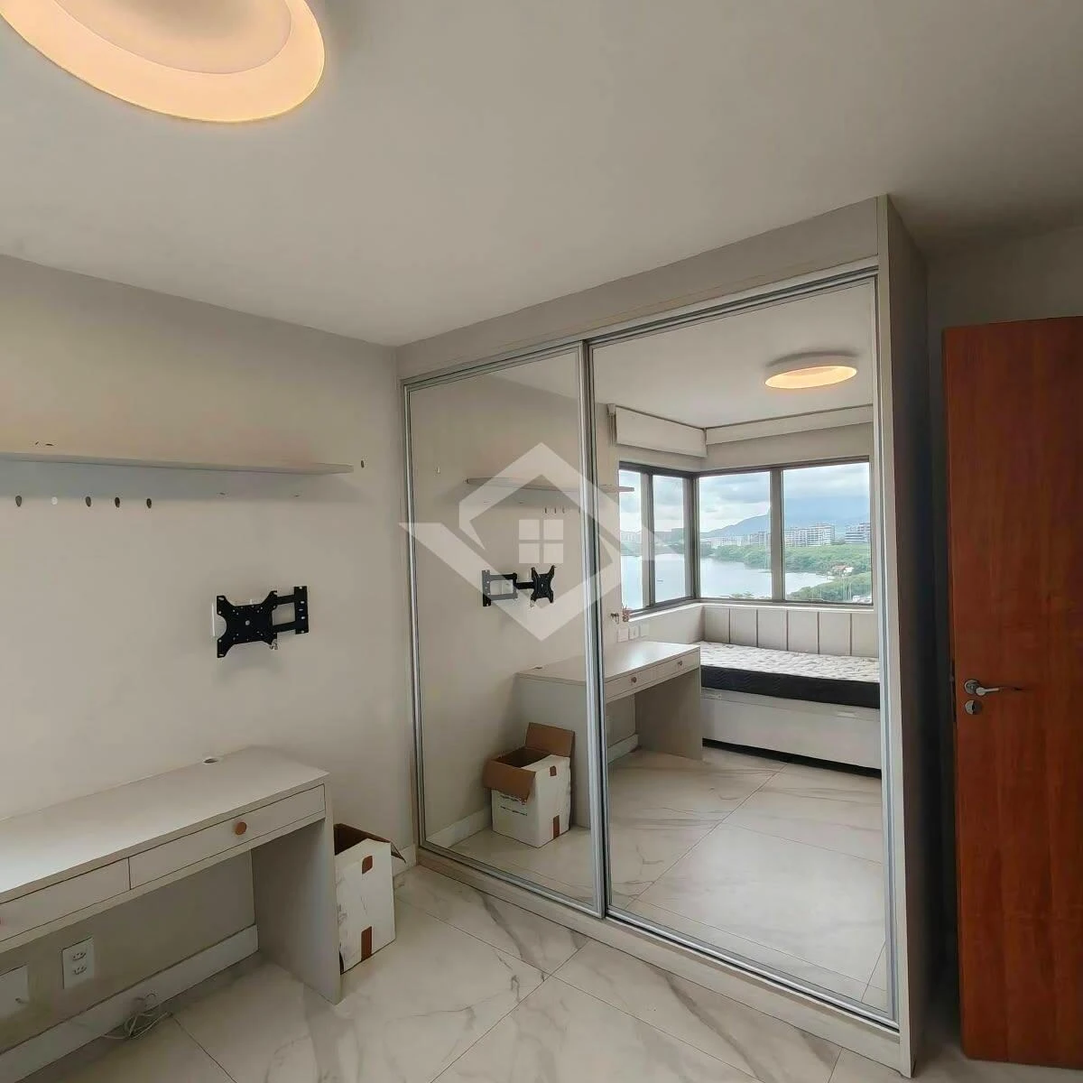 4-bedroom apartment with glassed-in balcony — photo 20