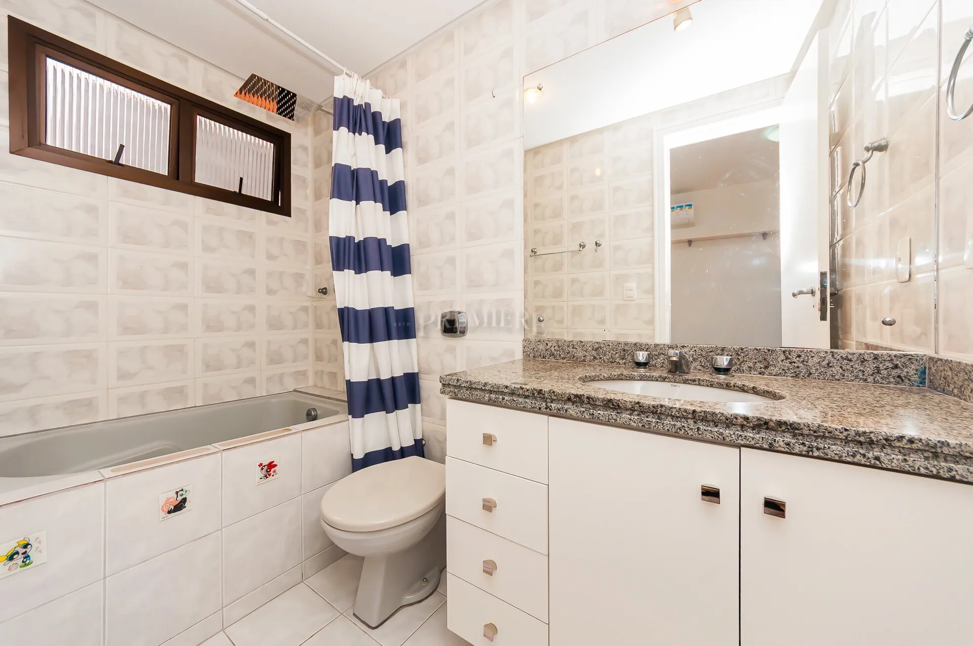 3 en-suite bedrooms in a 174 m² apartment with 2 spots — photo 14
