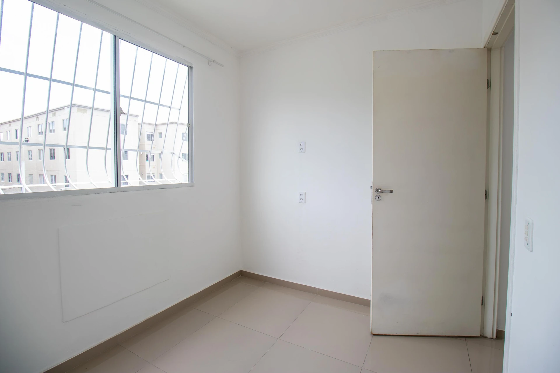 2-bedroom apartment in a building with a gym — photo 28