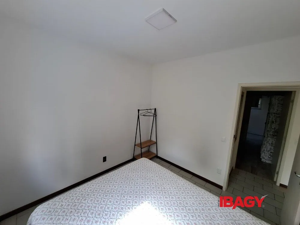 3-bedroom house with 1 bathroom and a gas kitchen — photo 2