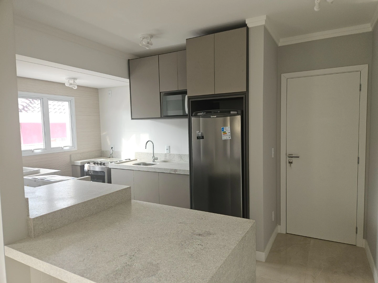 Furnished 2-bedroom apartment with a gas open-plan kitchen