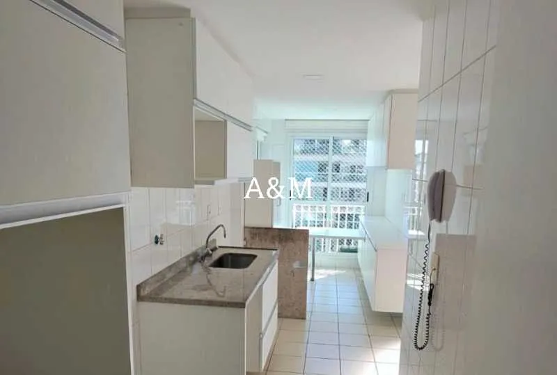 3-bedroom apartment with 4 bathrooms and a balcony — photo 2