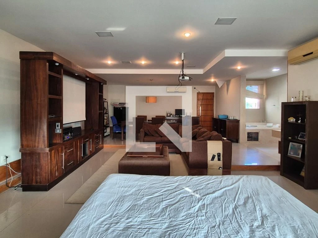 Furnished apartment with 5 en-suite bedrooms and terrace — photo 44