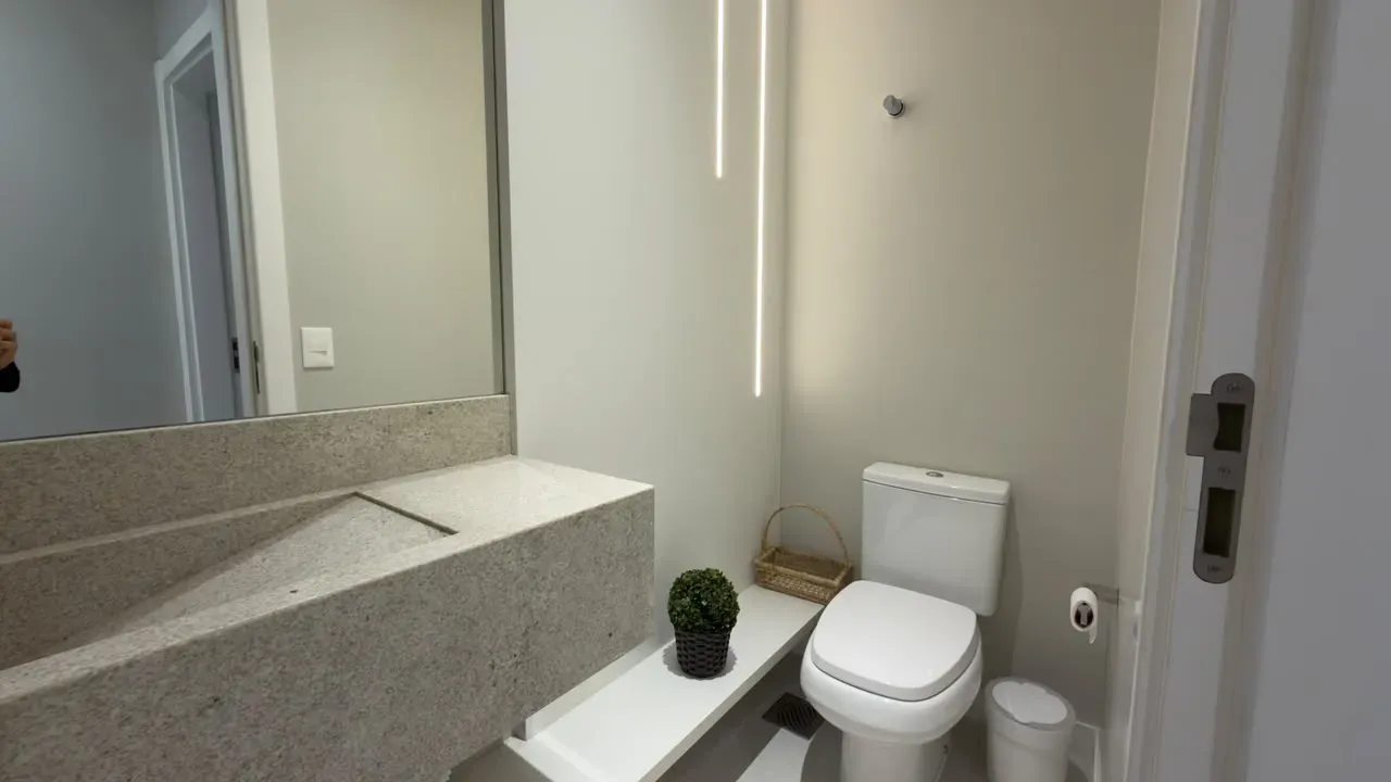 Furnished apartment with open-plan kitchen and 3 en-suites — photo 13