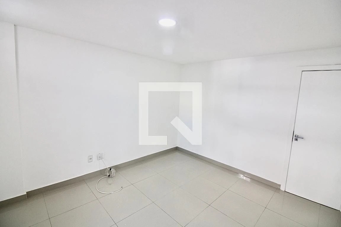 3-bedroom apartment, 1 with its own bathroom, 200 m² — photo 18