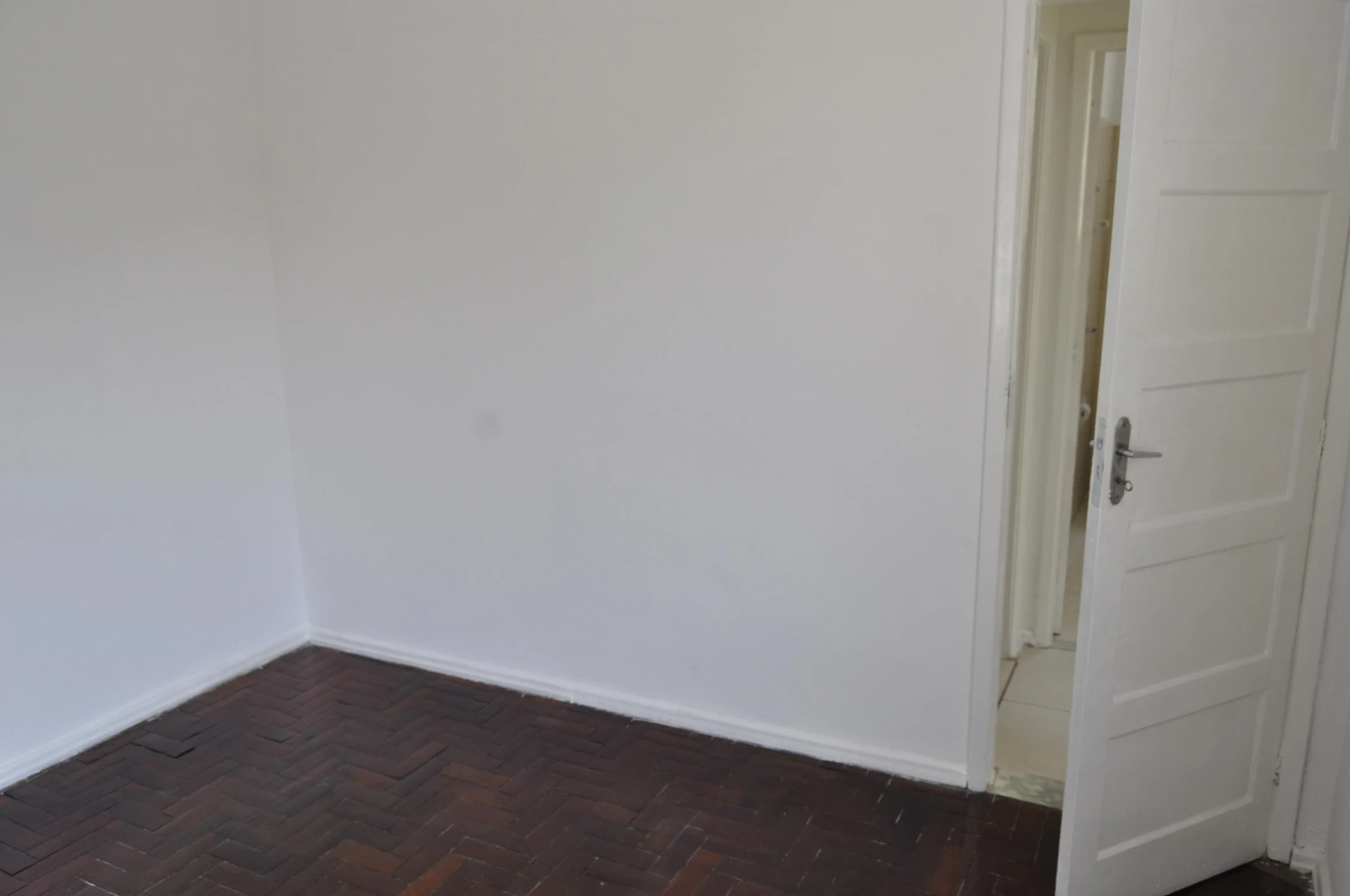 Wood or laminate floors in a 2-bedroom apartment, 85 m² — photo 24