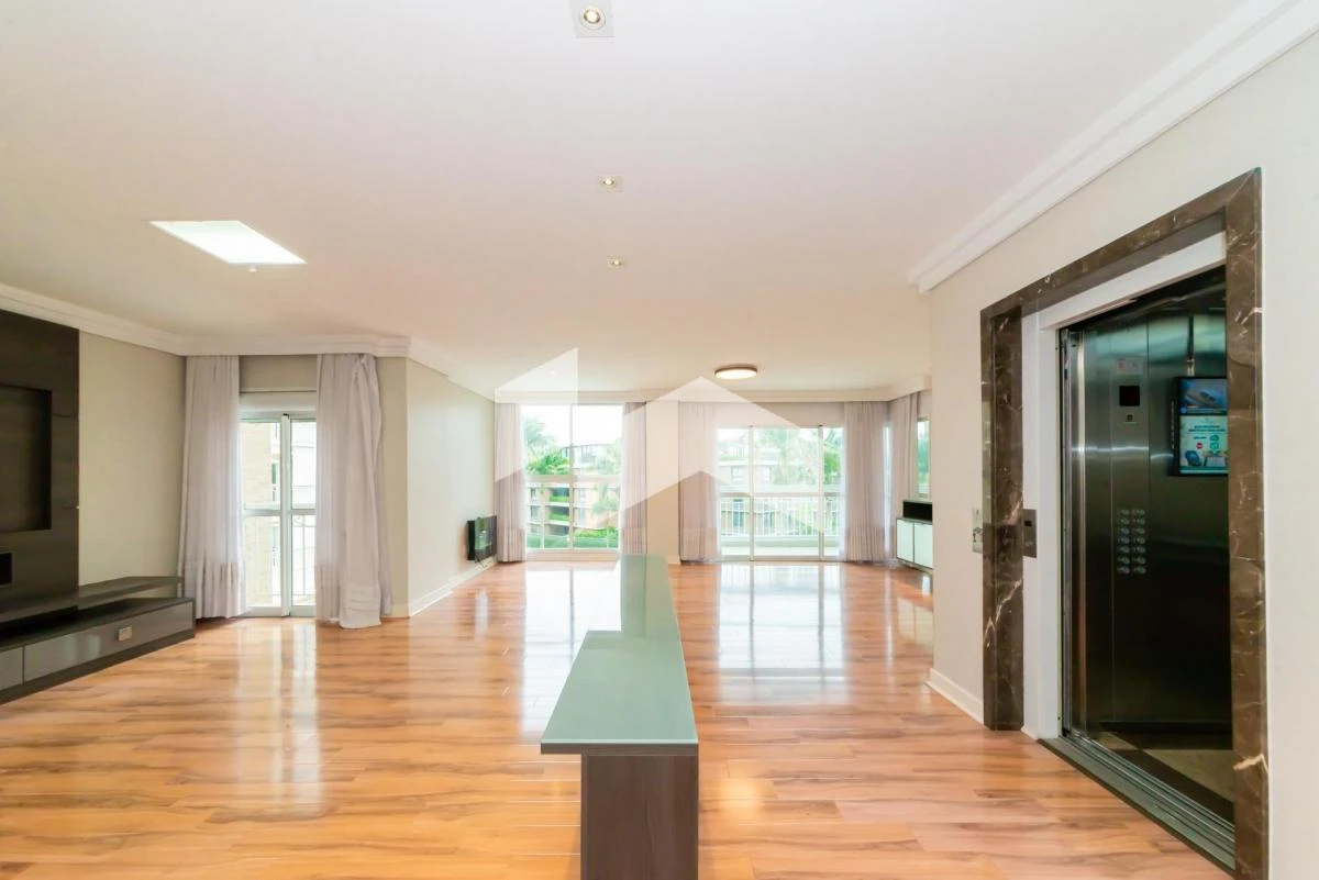 3-bedroom apartment in a building with a gym — photo 9