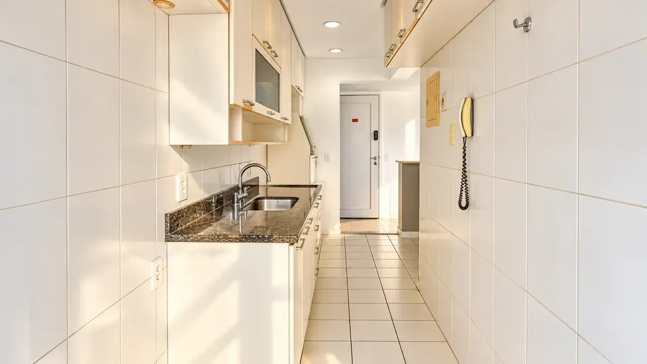 Квартира 87 м² с застеклённым балконом и джакузи — photo 32