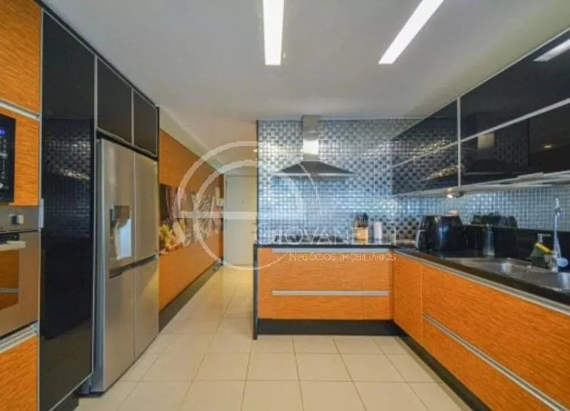 Furnished apartment with 4 en-suite bedrooms — photo 8