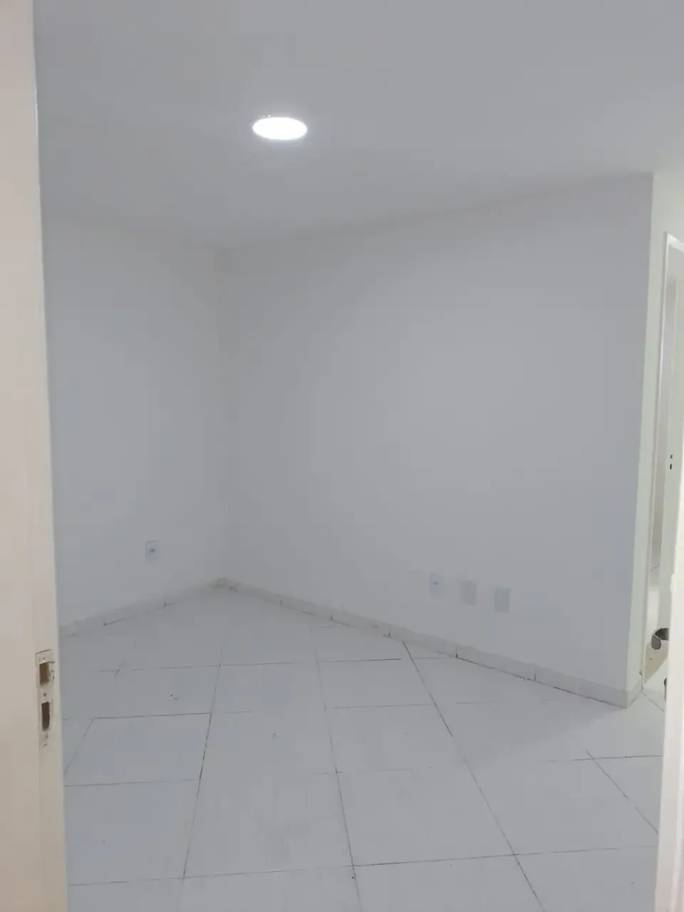 Unfurnished apartment with 2 bedrooms and 1 bathroom — photo 2