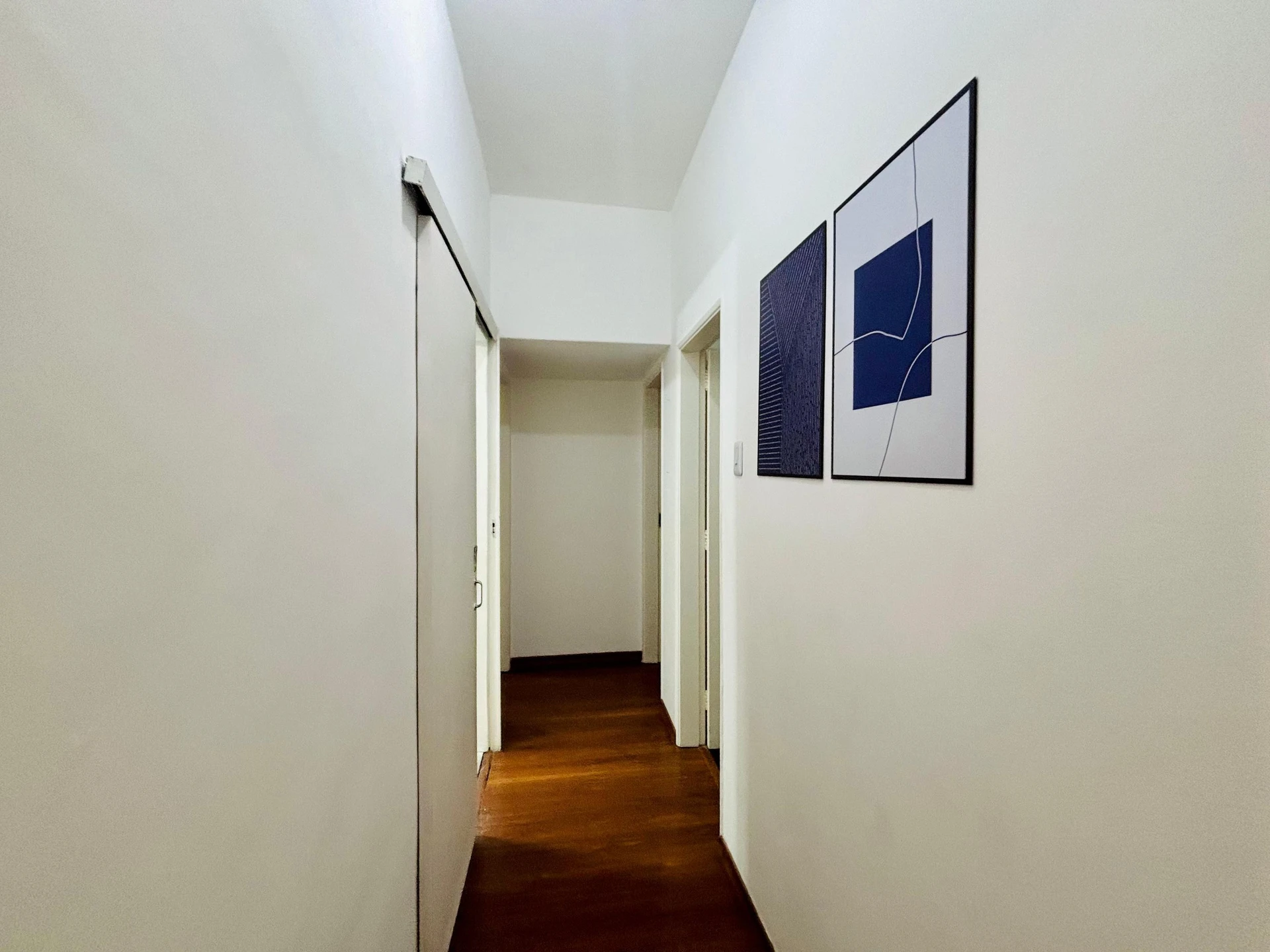 Wood or laminate floors in a 3-bedroom apartment, 110 m² — photo 20