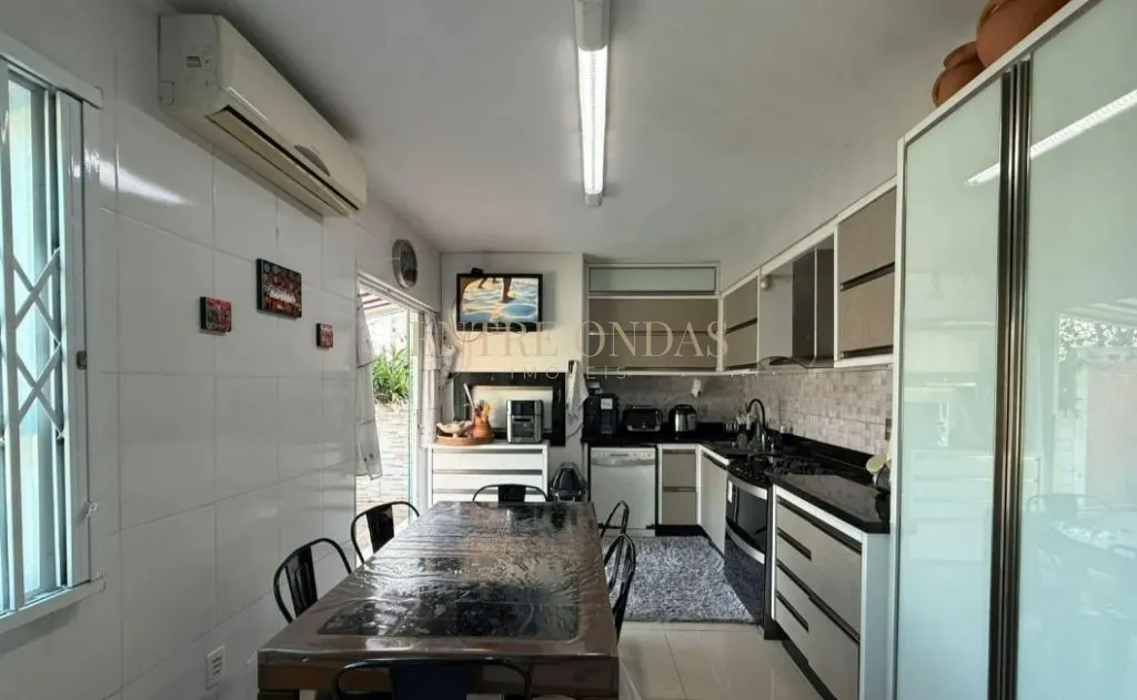 400 m² house with a private pool and a dishwasher — photo 14