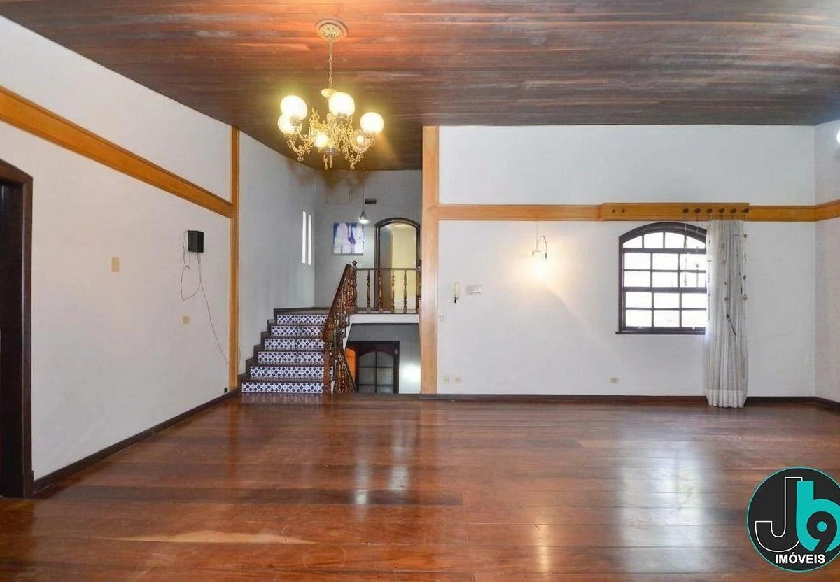 Rental house with 4 bedrooms and 302 m²