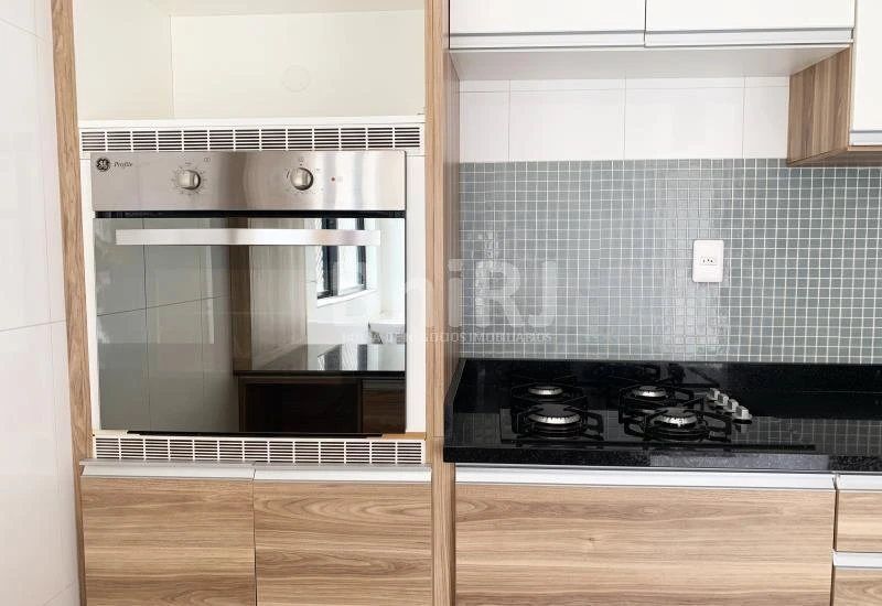3-bedroom apartment in a building with a pool — photo 24
