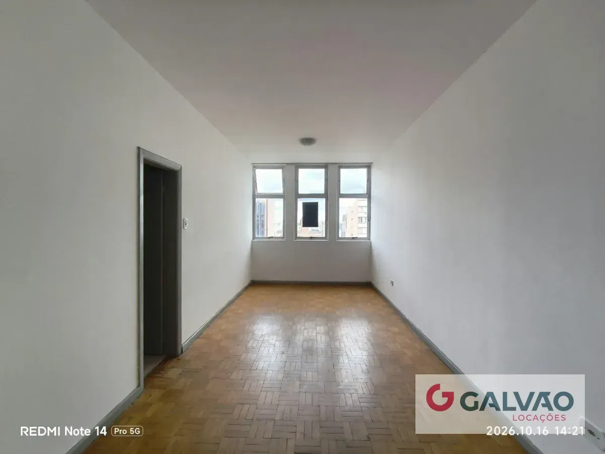 Apartment on the 18th floor with wood or laminate floors — photo 5
