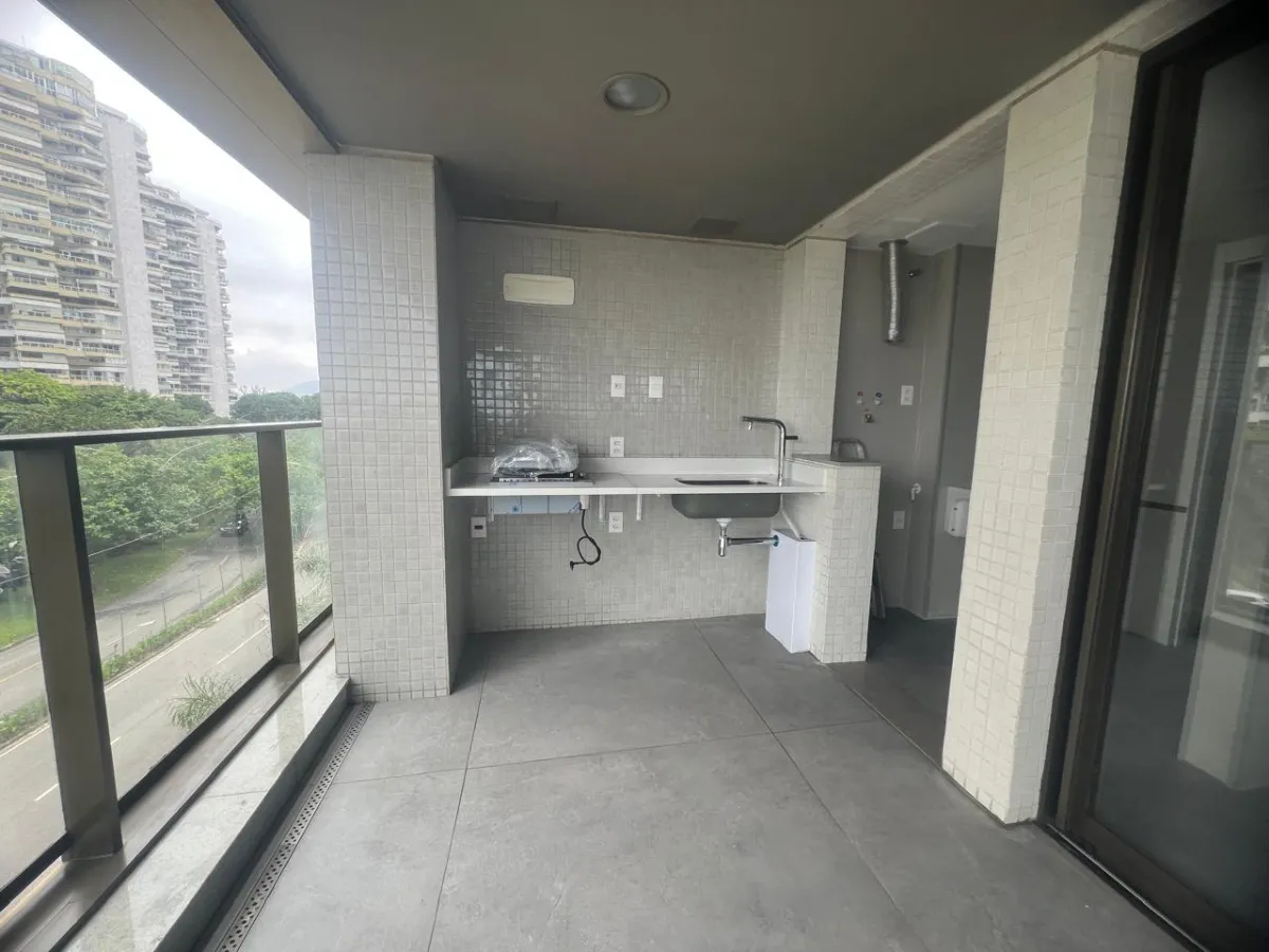 Apartamento mobiliado de 3 quartos com vista para a água