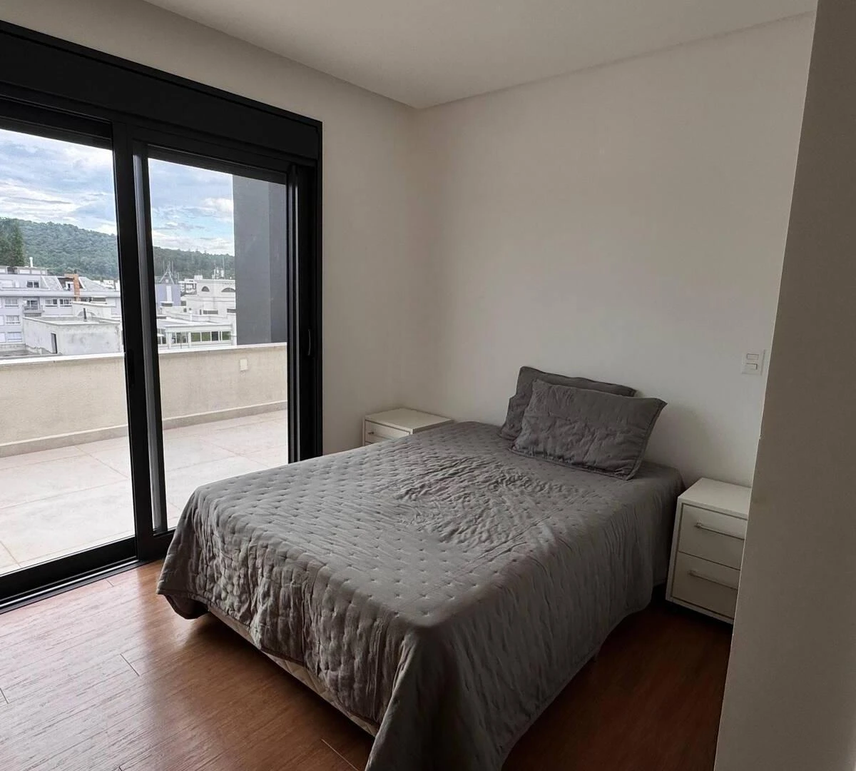 Departamento de 4 dormitorios con ventanales de piso a techo — photo 8
