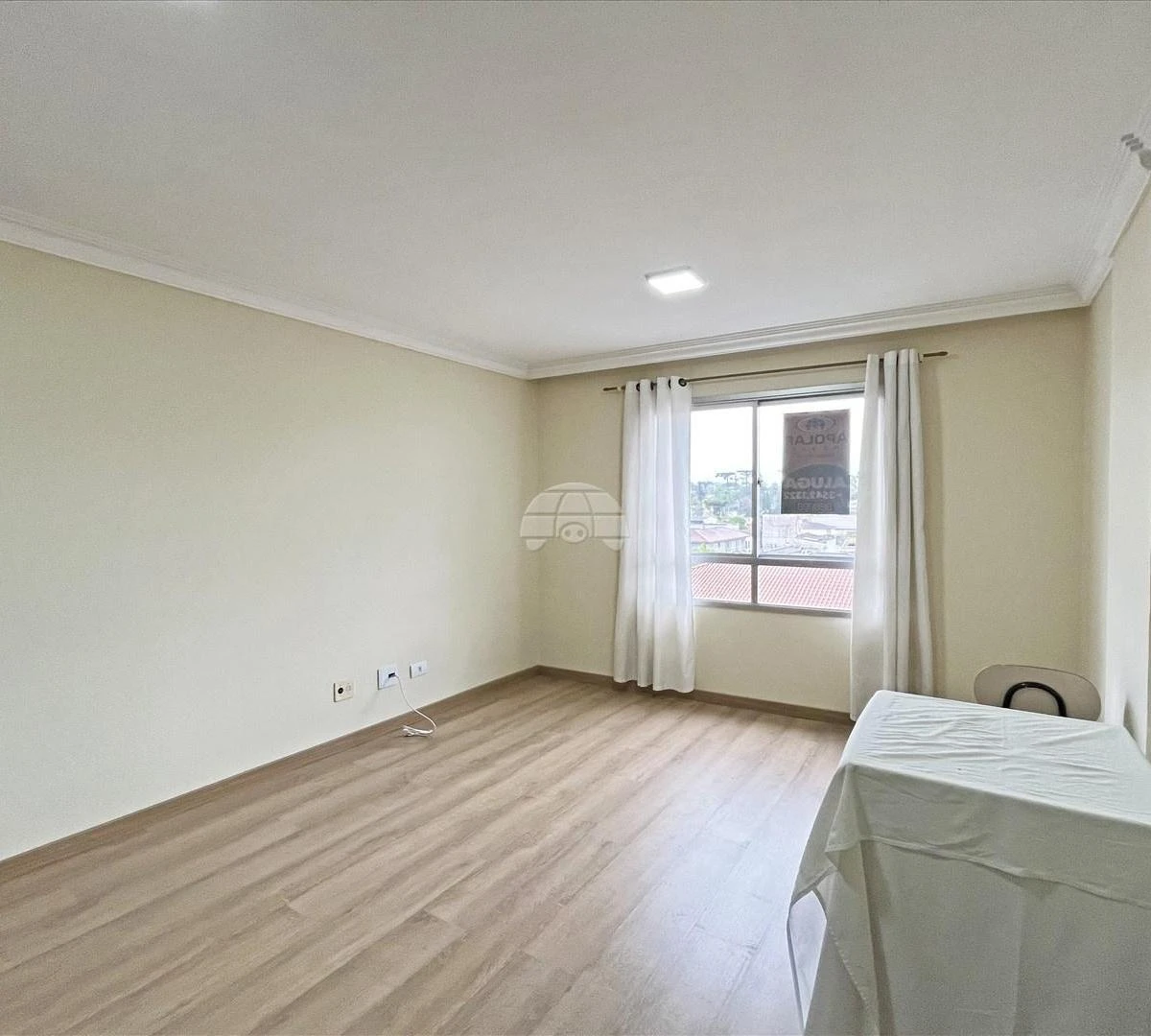 Apartamento de 1 quarto com piso de madeira ou laminado — photo 6
