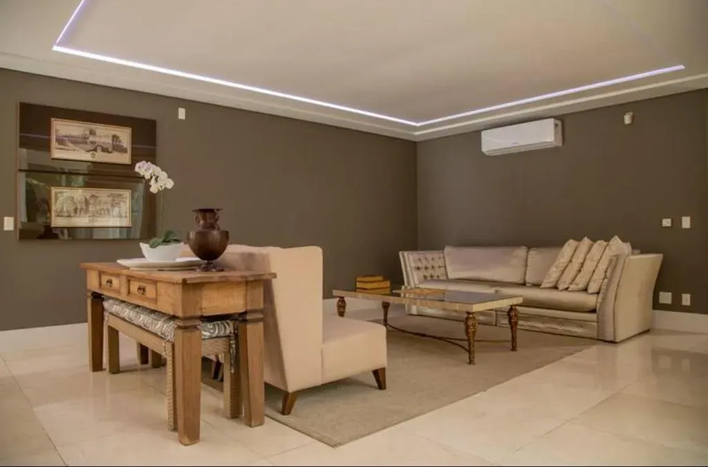 Casa com 6 suítes e área de piscina compartilhada — photo 9