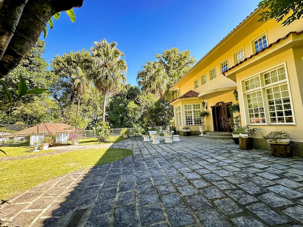 Casa com 4 quartos e 5 banheiros, varanda com churrasqueira — photo 17