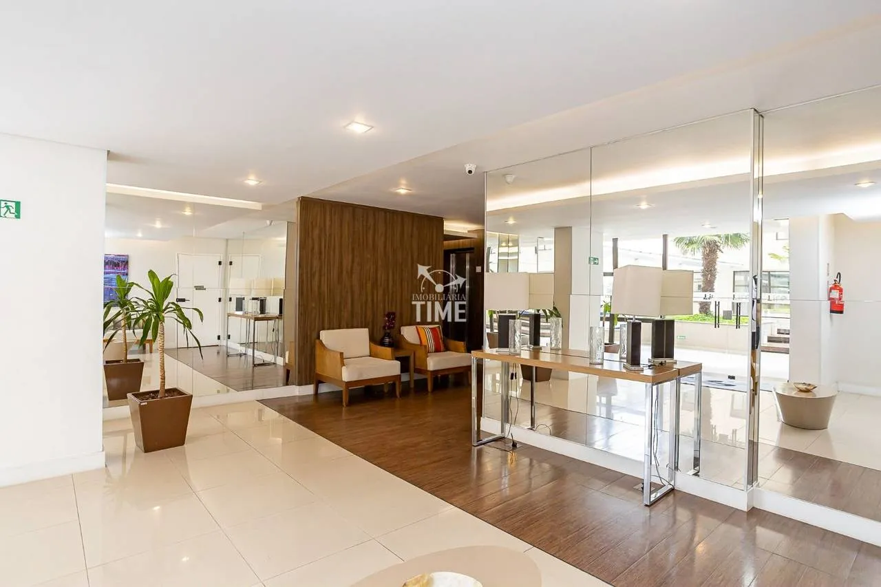 Wood or laminate floors in a 3-bedroom apartment, 78 m² — photo 126