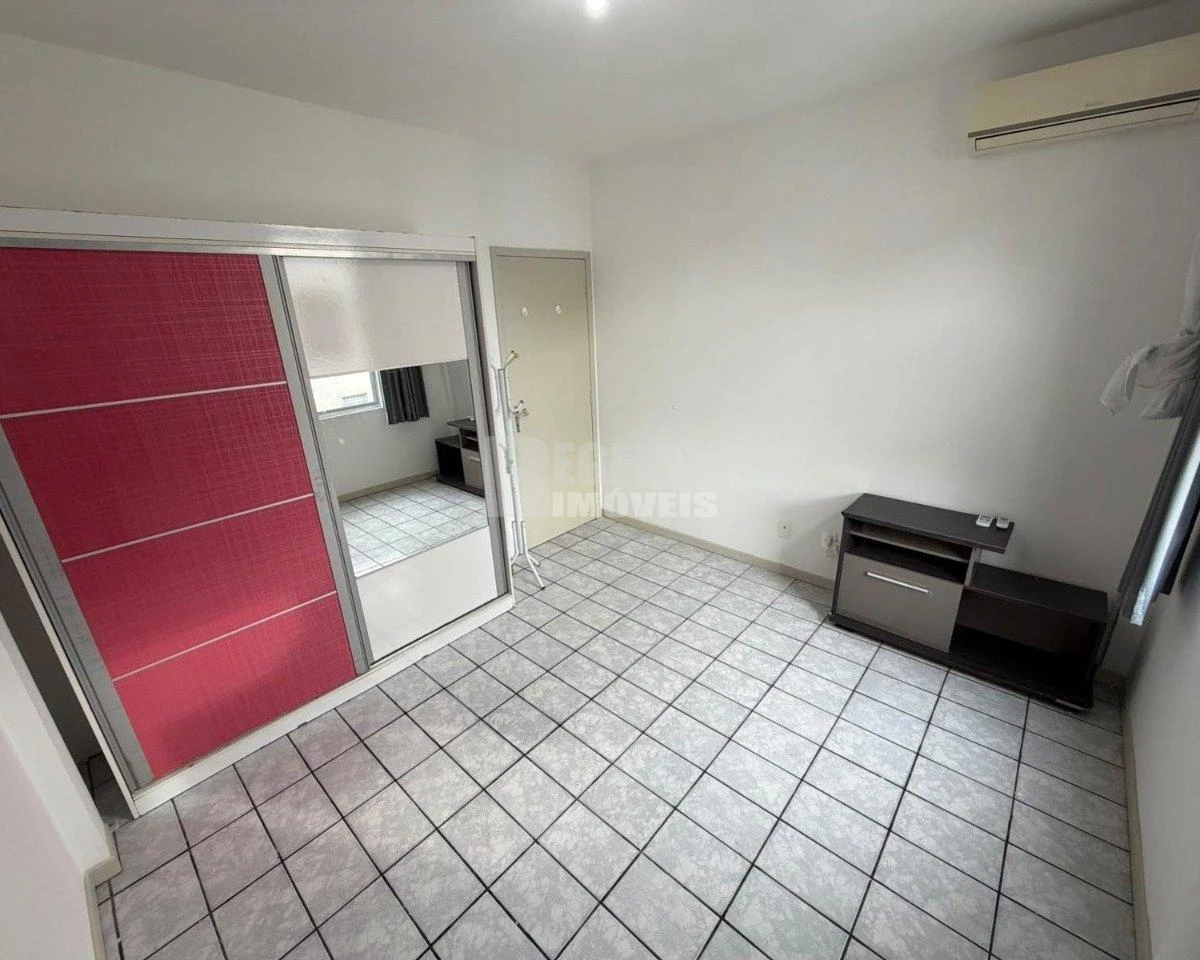 One-bedroom apartment with a home office in Florianópolis — photo 9