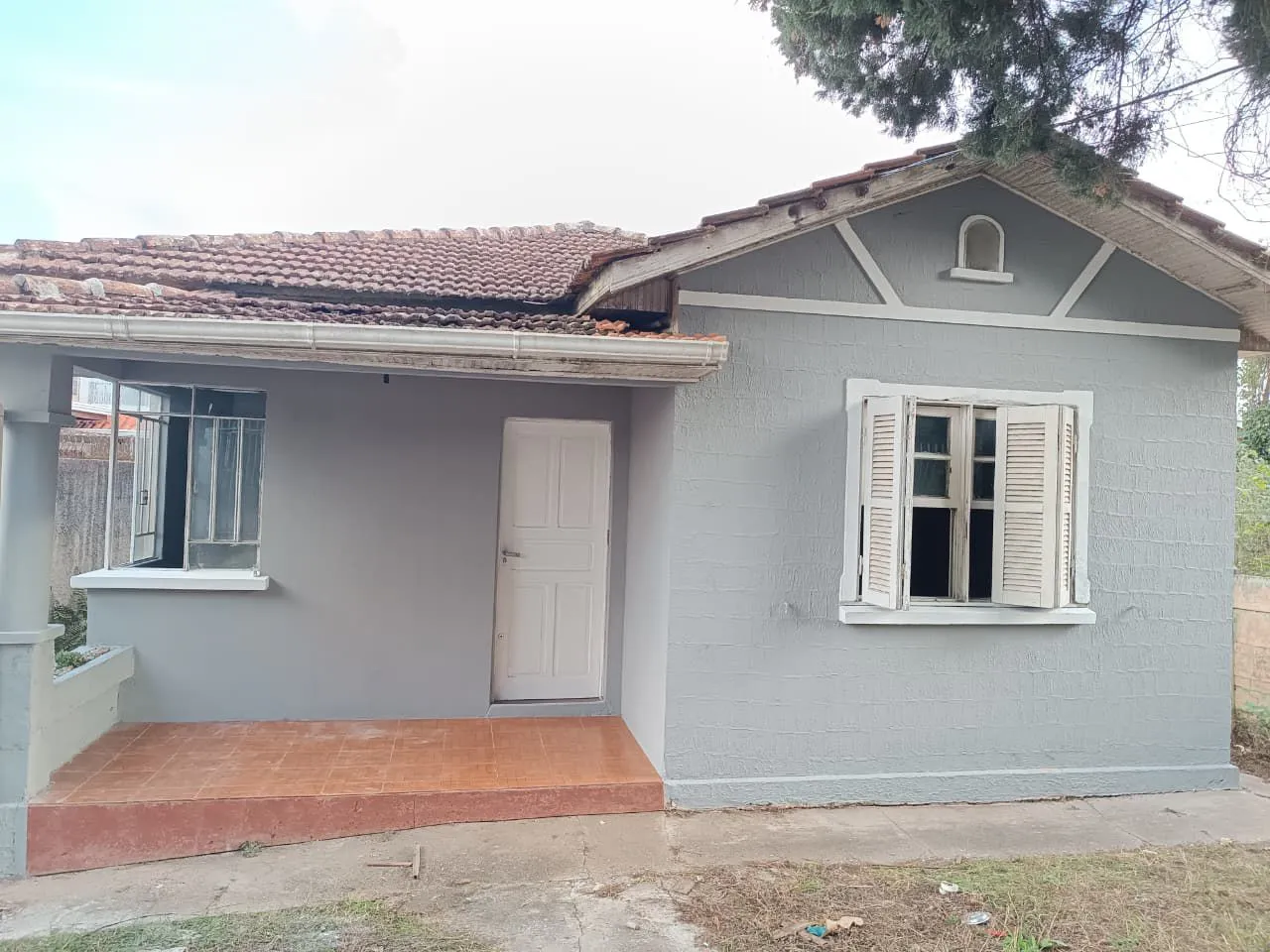 Wood or laminate floors in a 3-bedroom house, 80 m² — photo 4