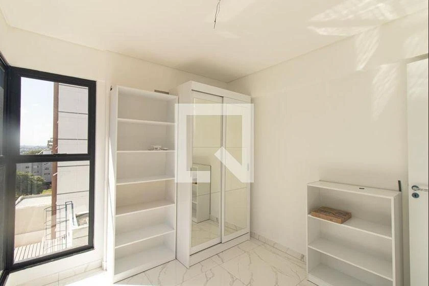 One-bedroom apartment in a building with a gym — photo 6