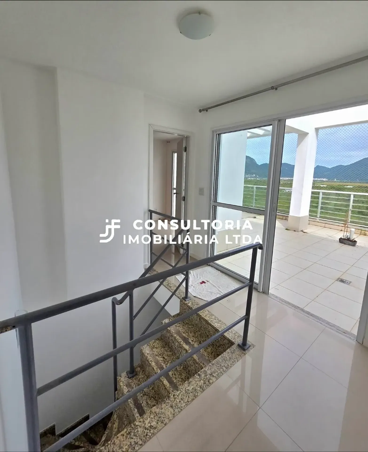 Unfurnished apartment with air conditioning and 3 bedrooms — photo 29