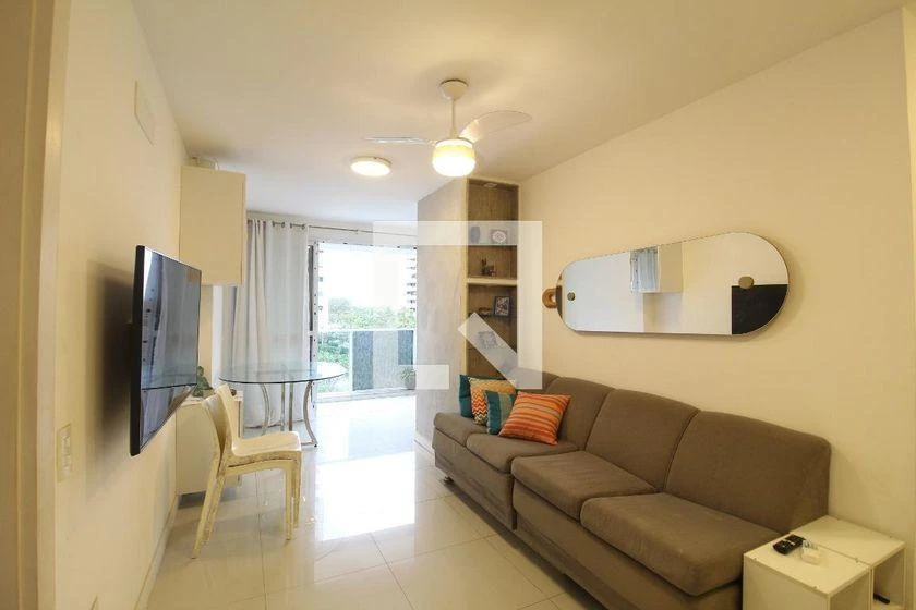 Apartamento mobiliado de 2 quartos com varanda envidraçada