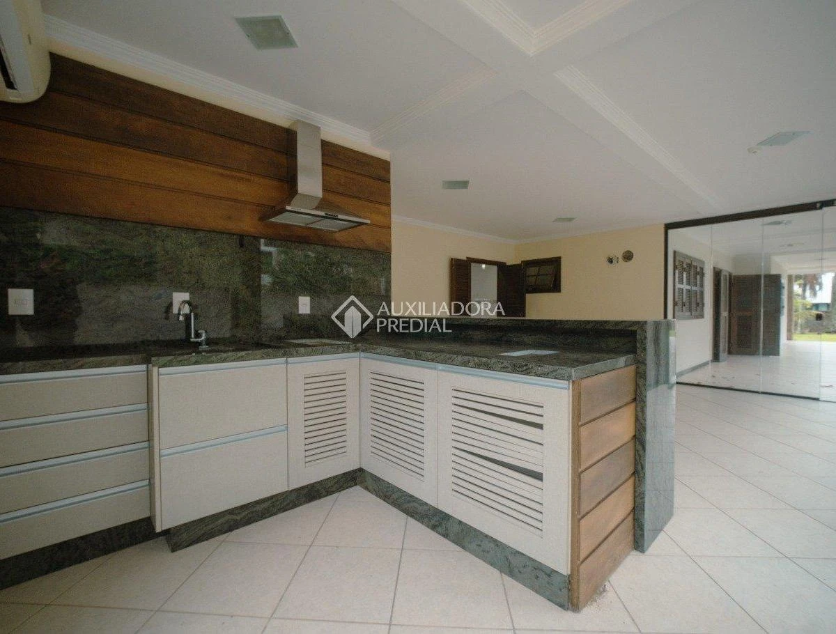1723 m² house with a bathtub and a grill on the balcony — photo 31