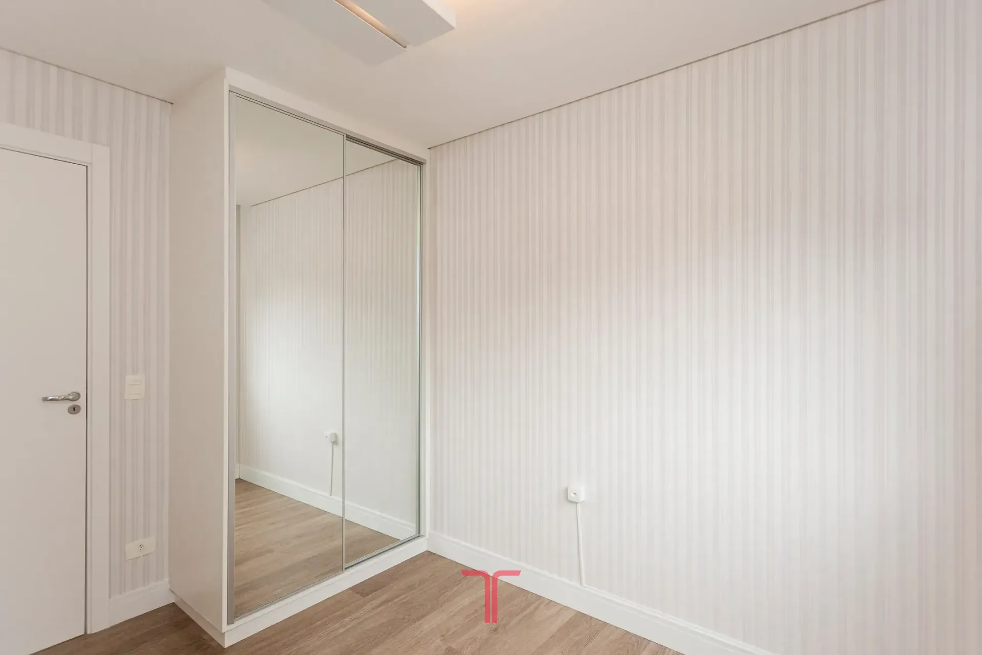 3-bedroom apartment in a building with a pool — photo 31