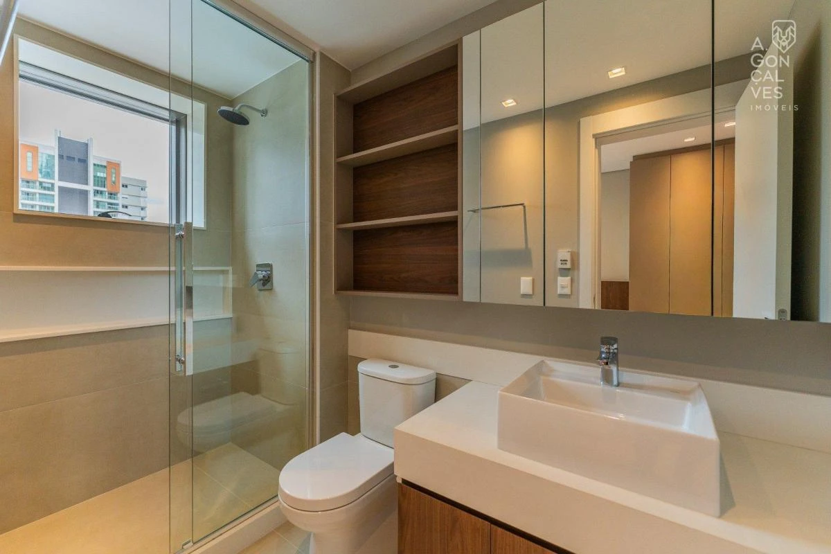 Furnished apartment, 139 m², with a glass-enclosed balcony — photo 9