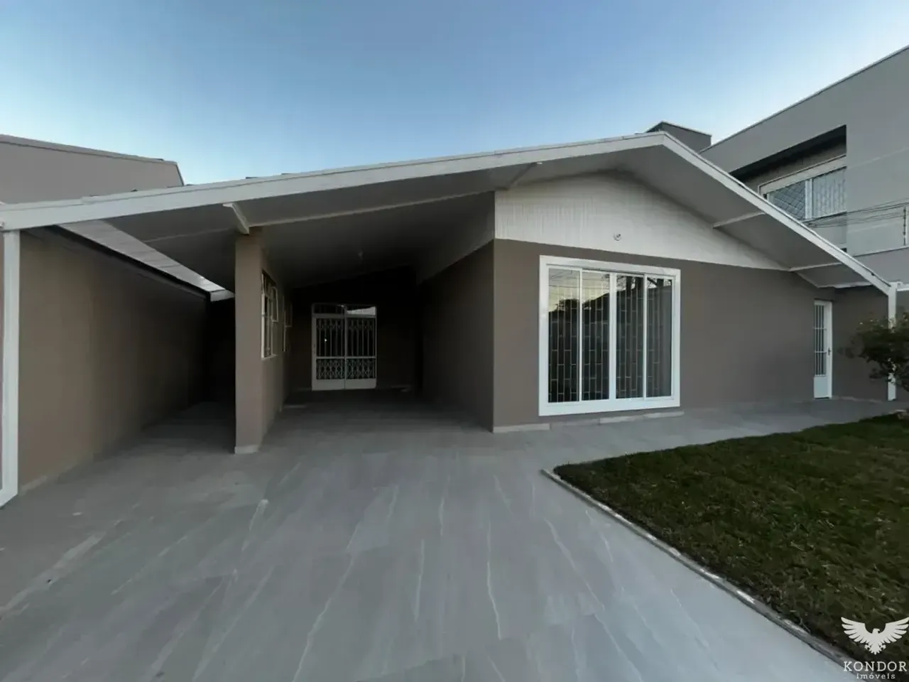 Single-level house with 220 m², 3 bedrooms and BBQ