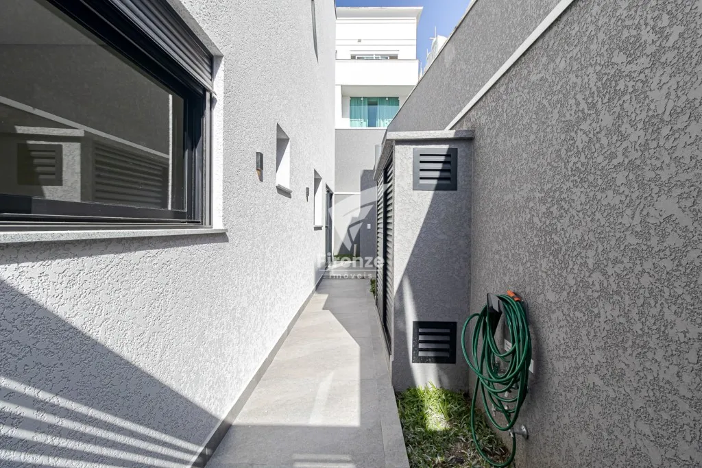 Furnished house with 4 bedrooms and 320 m² — photo 125