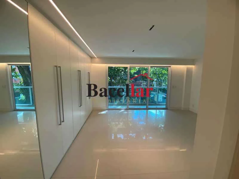 Apartamento con 4 suites y 229 m² con cocina cerrada — photo 21