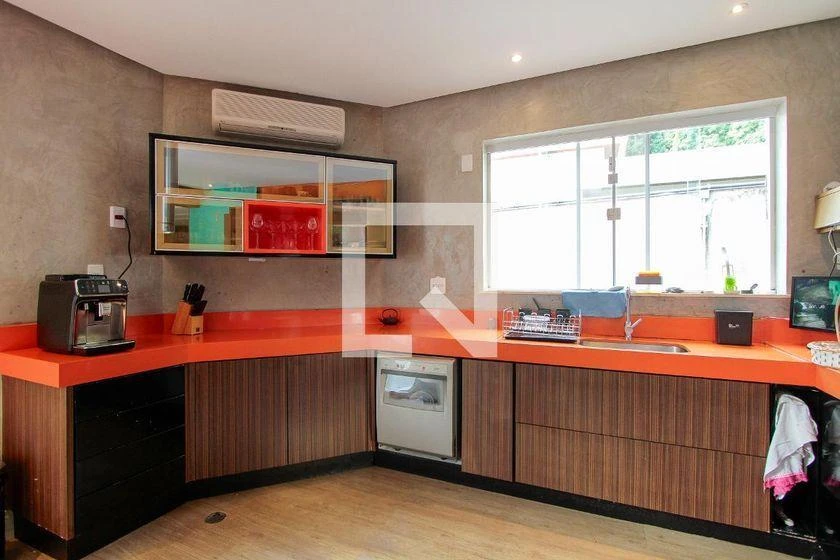 Furnished house with 4 bedrooms and an open-plan kitchen — photo 39