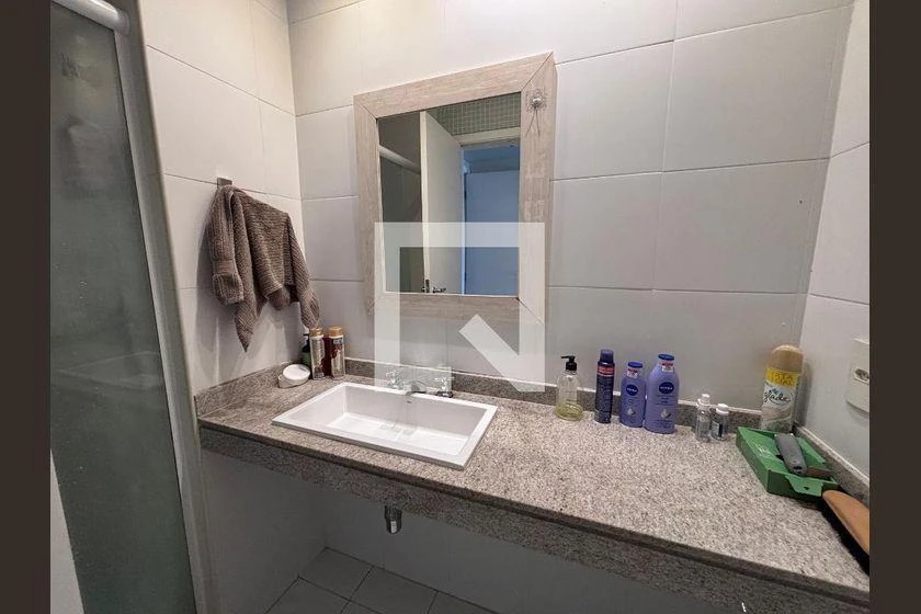 206 m² apartment with 4 en-suite bedrooms and glass balcony — photo 10