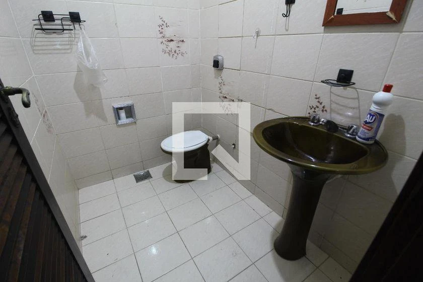 265 m² house with a home office and a bathtub — photo 40