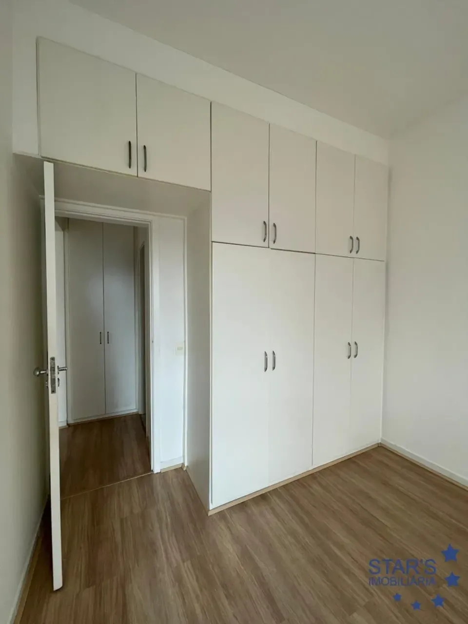 1-bedroom apartment with balcony and city-view outlook — photo 19