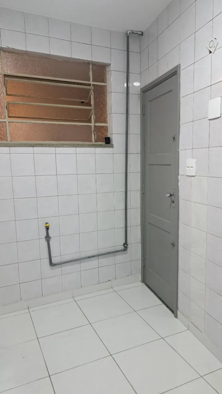 2-bedroom apartment in a building with a gym — photo 8
