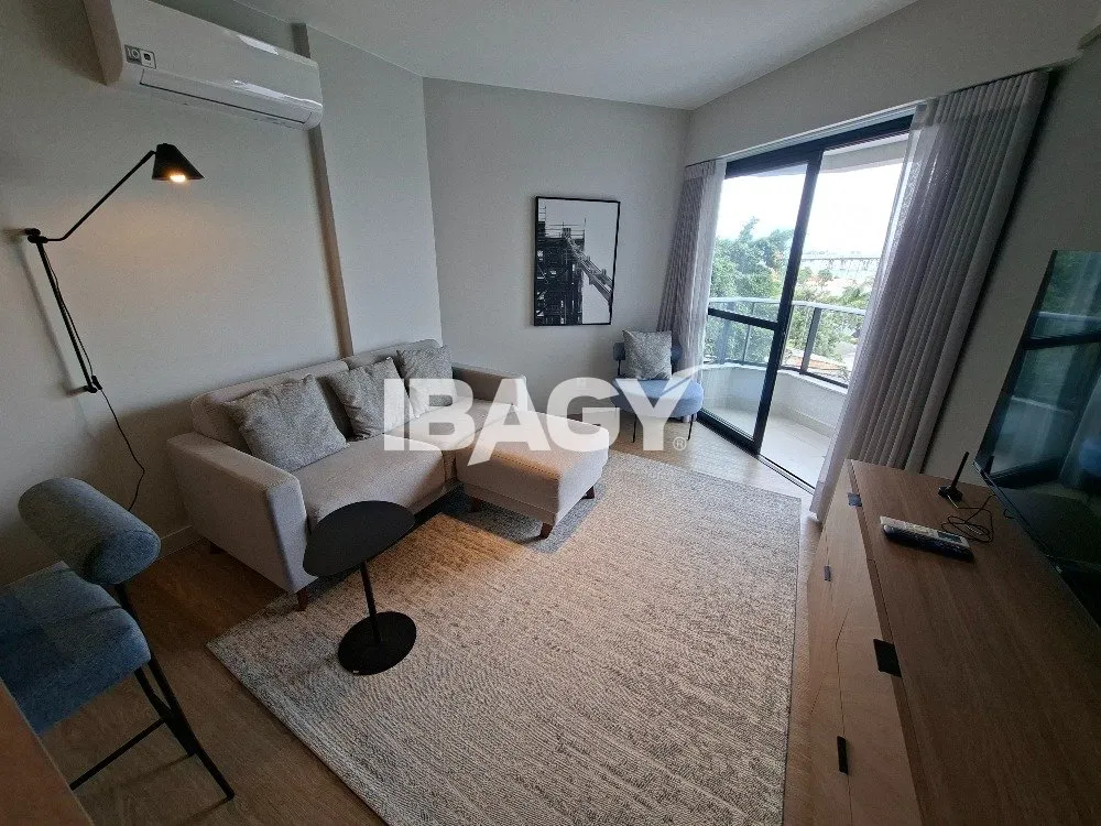 Studio with a glassed-in balcony and open-plan kitchen — photo 40