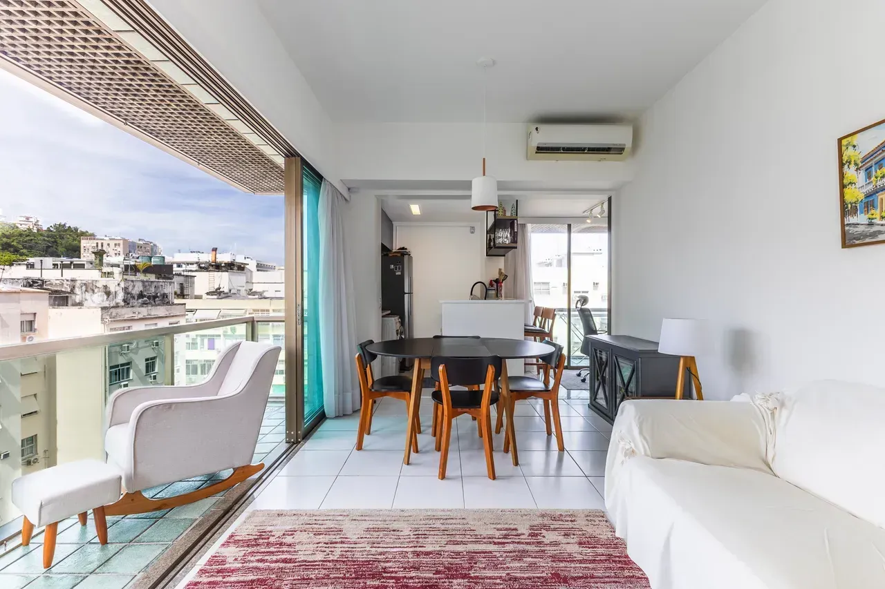 Apartamento mobiliado de 2 quartos com 2 banheiros